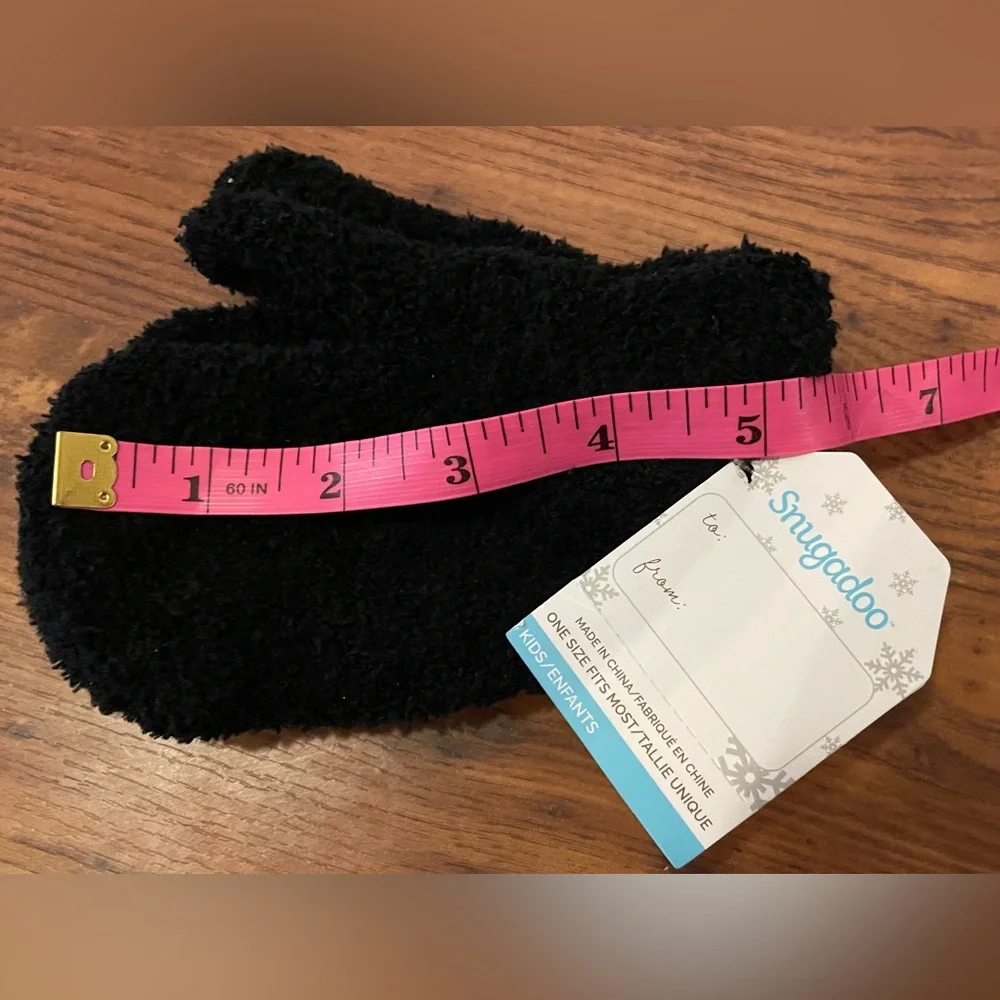 New Black pair Snugadoo soft fuzzy fleece with winter kids gloves or mittens